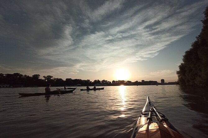 Belgrade sunset kayak tour - Sunset from a kayak, not a riverside bench