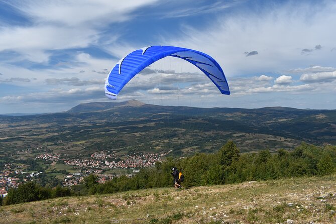 Paragliding Tandem Flight Experience in Sokobanja - The first minutes in the air