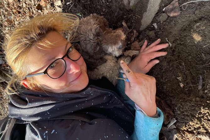 Private Truffle‑Hunting Tour from Belgrade – Lunch with Wine - Learning how truffle dogs find their prize