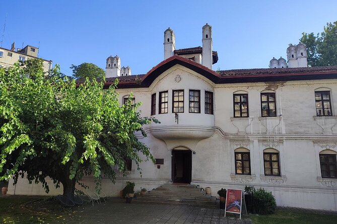 Small Group Walking Tour Around Old City of Belgrade - Tara’s guiding style and the value of illustrations